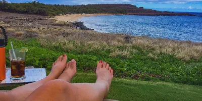 /img/7700-hawaii-honeymoon-couple.webp