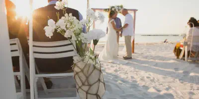 /img/7703-island-wedding-checklist.webp
