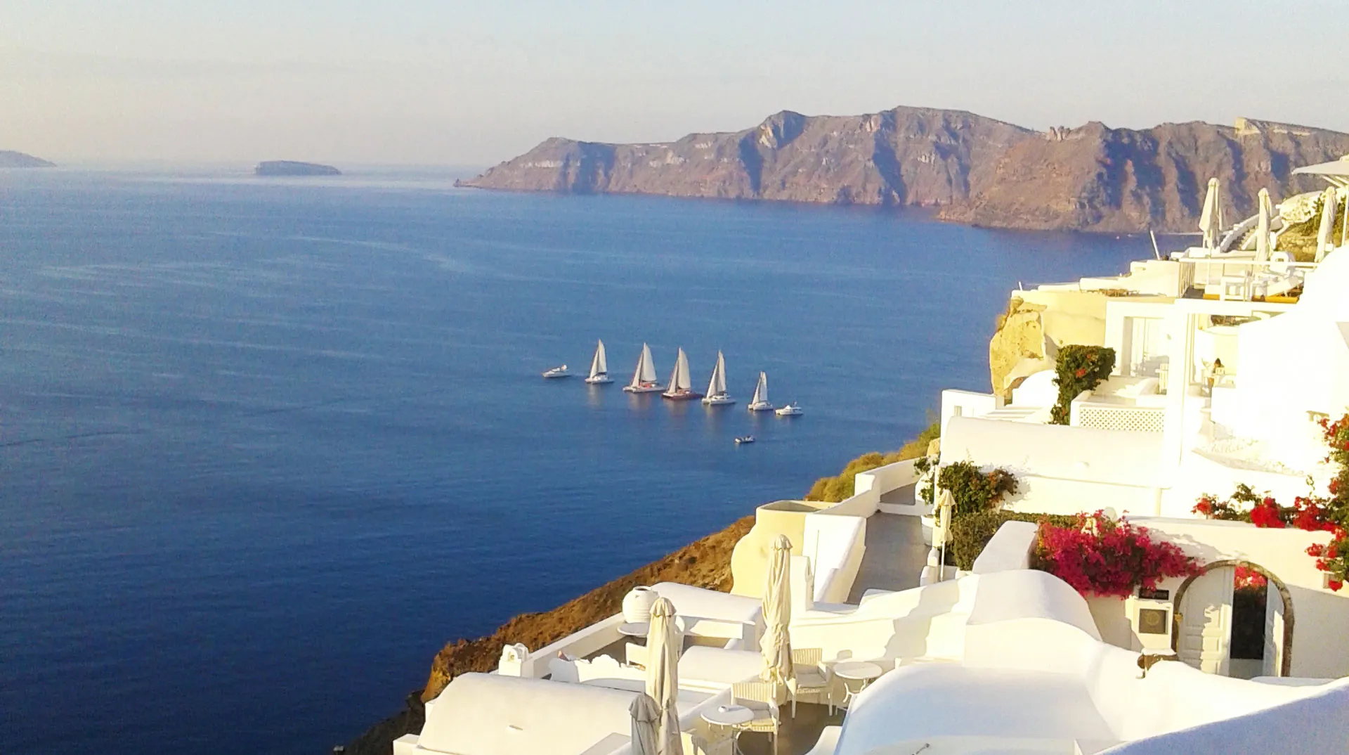 7704 santorini budget hotel