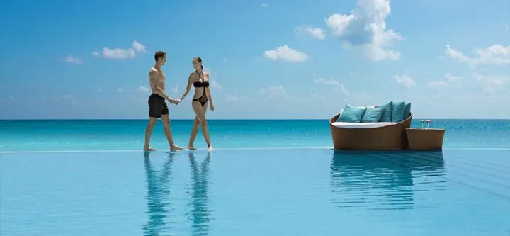 7706 cancun honeymoon resort couple