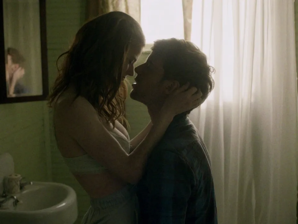 7718 couple intimate moment