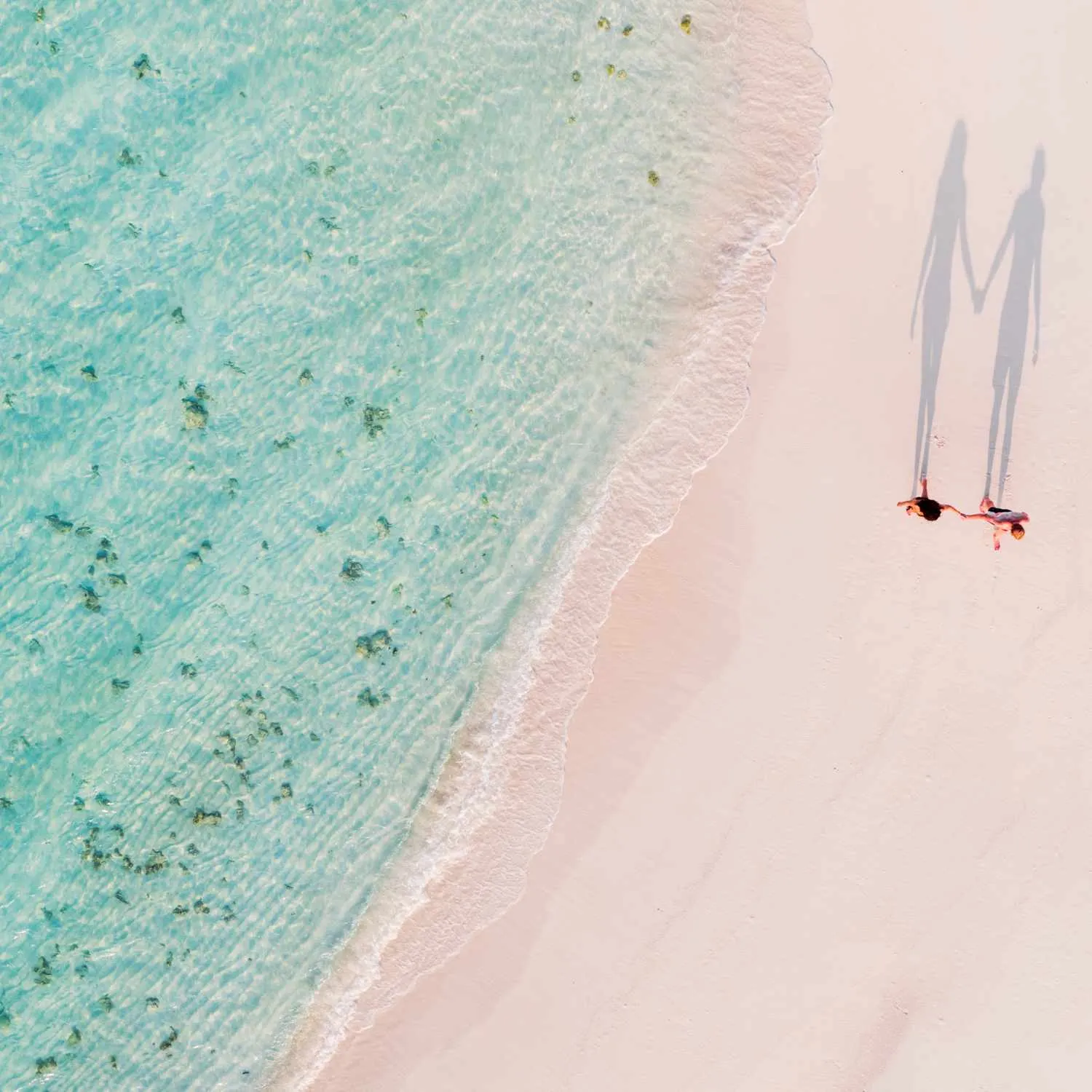 /img/7732-maldives-honeymoon-couple-activities.webp