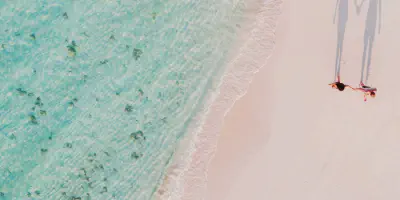 /img/7732-maldives-honeymoon-couple-activities.webp