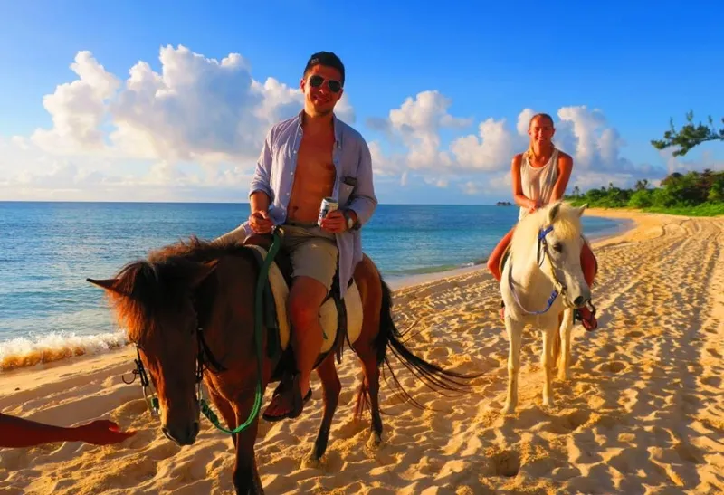 7738 philippines honeymoon couple beach