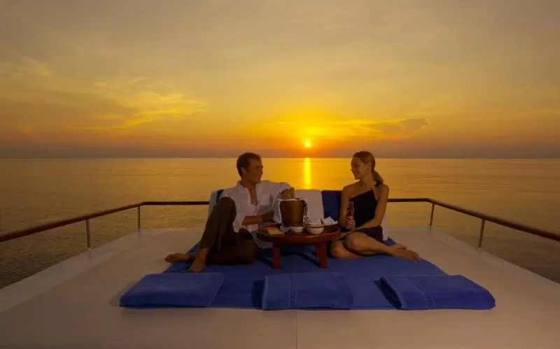 /img/7738-philippines-honeymoon-island-hopping.webp
