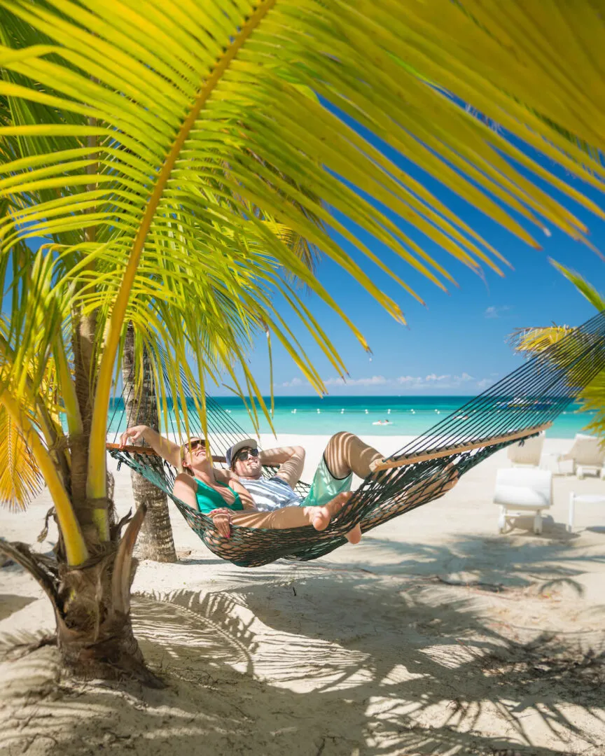 7739 couple beach