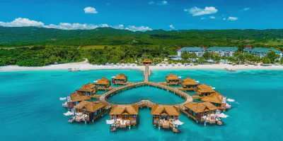 /img/7741-sandals-jamaica-room.webp