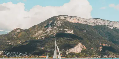 /img/7767-france-italy-map.webp