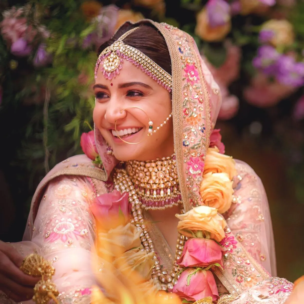 7768 anushka sharma honeymoon photo 5