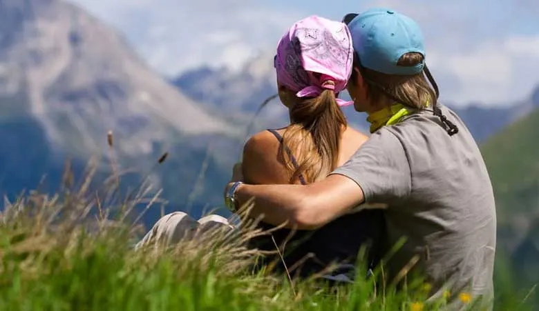 /img/7788-couple-travel.webp