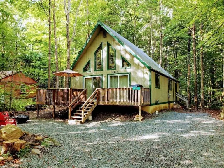 7799 poconos cabin kitchen