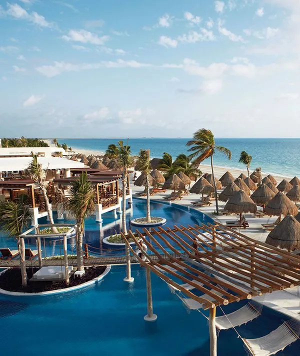 /img/7801-romantic-dinner-resort.webp