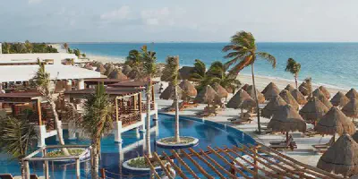 /img/7801-romantic-dinner-resort.webp