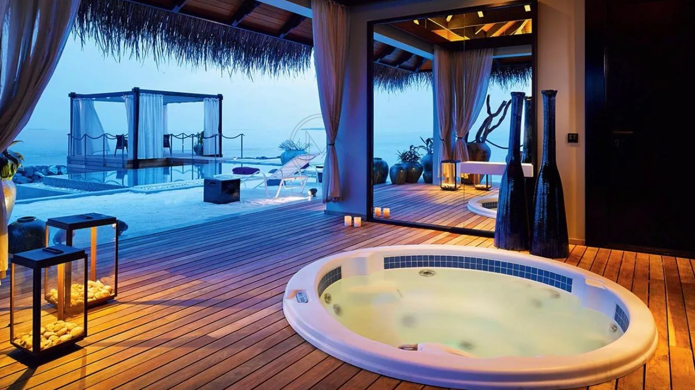 7803 romantic dinner maldives