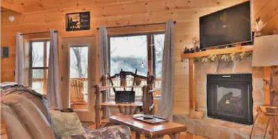 /img/7810-gatlinburg-cabin-amenities.webp