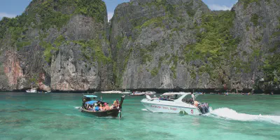 /img/7814-couple-travel-phuket.webp