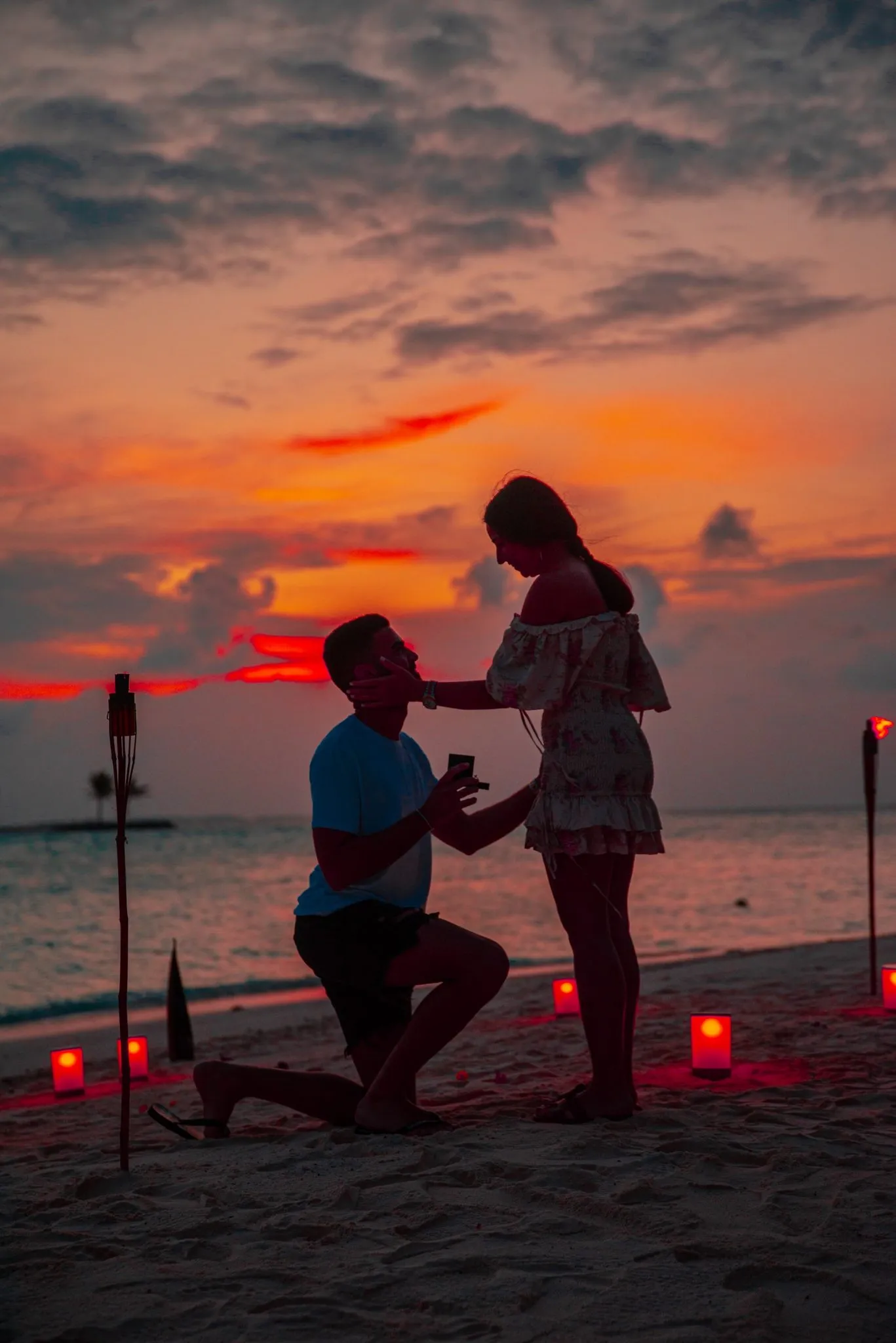 /img/7820-honeymoon-couple.webp