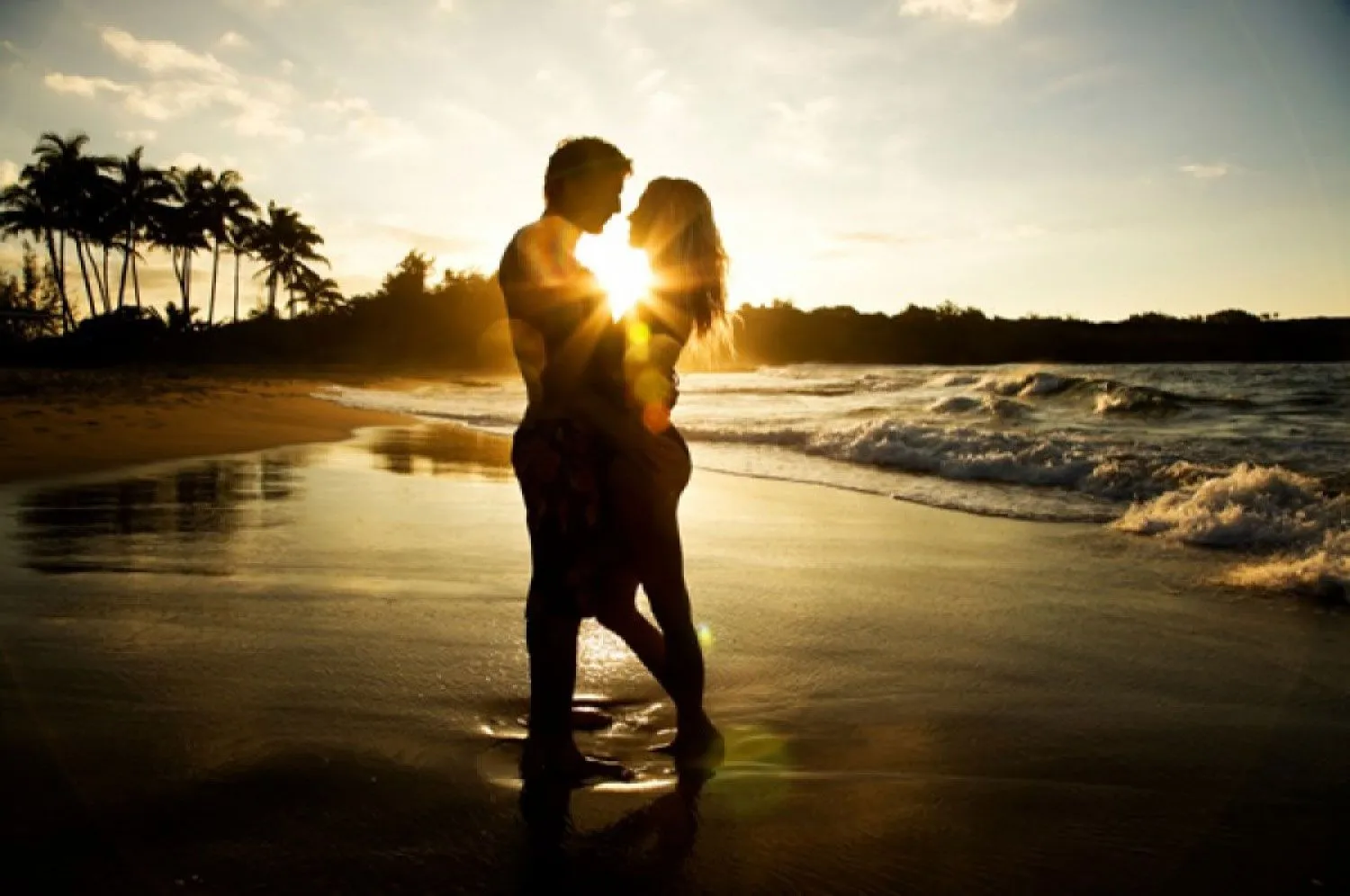 /img/7822-couple-packing-winter-gear.webp