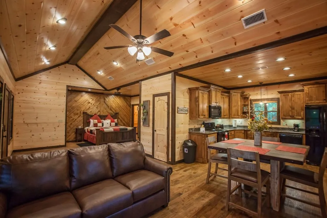 /img/7838-honeymoon-cabins-pa-packing.webp