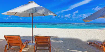 /img/7846-maldives-honeymoon-couple.webp
