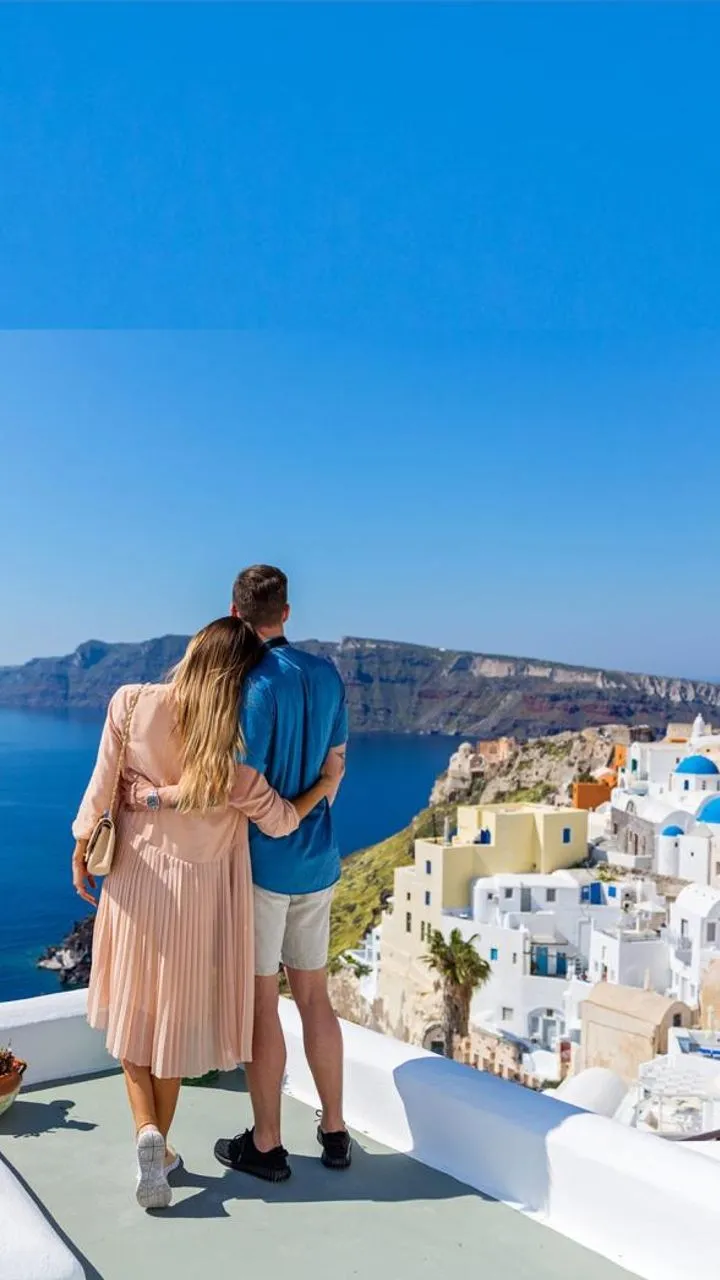 7853 honeymoon couple beach