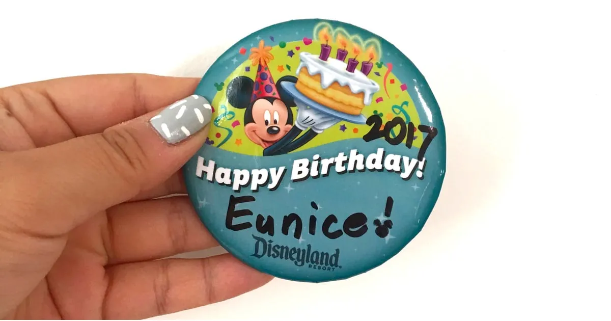 /img/7854-disneyland-honeymoon-photo-pass.webp