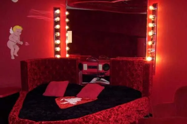 7875 jacuzzi honeymoon suite