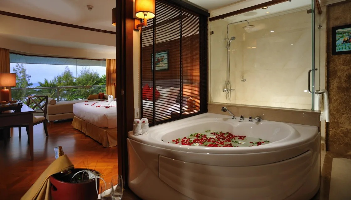 7891 dallas honeymoon suite crescent court
