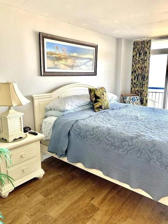 7965 loop inn honeymoon suite view