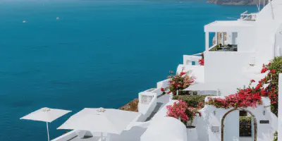 /img/7973-santorini-honeymoon-advice.webp