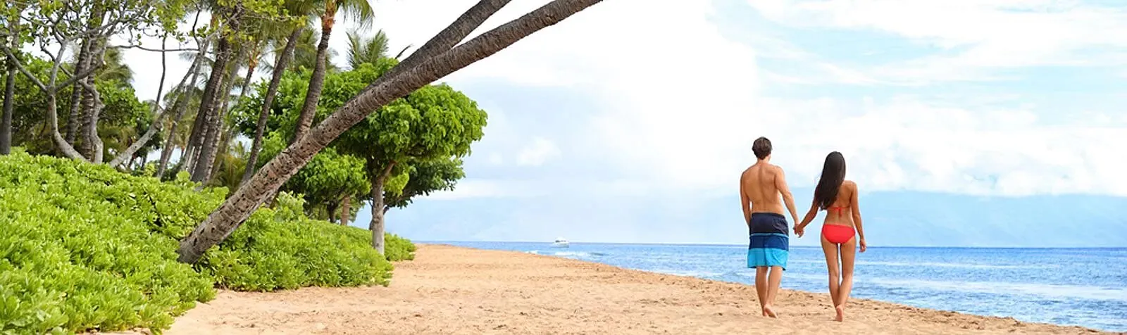 7976 couple on beach costa rica