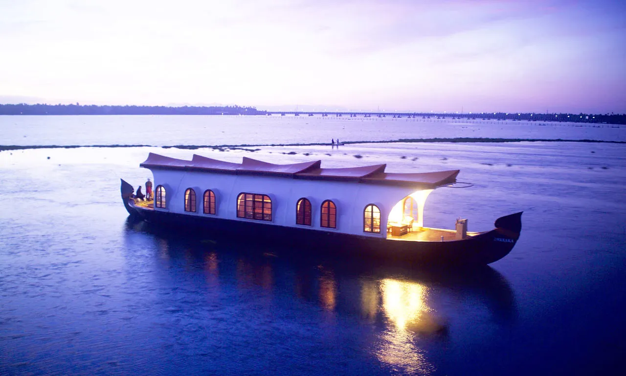 7977 luxury houseboat amenities