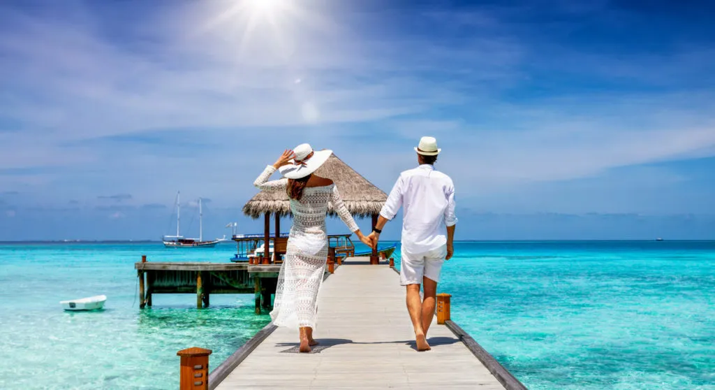 7990 honeymoon hotel couple