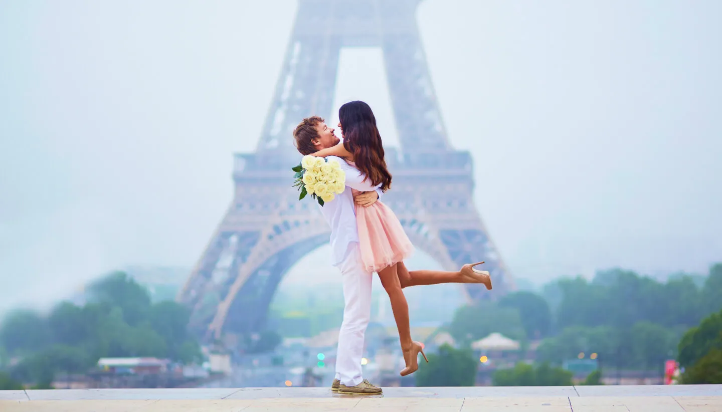 /img/8004-paris-cafe-breakfast.webp