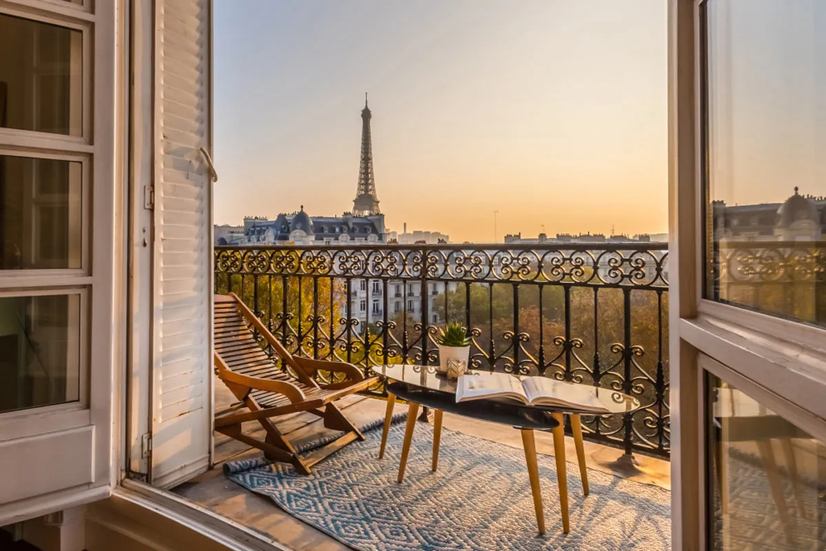 8004 paris hotel room