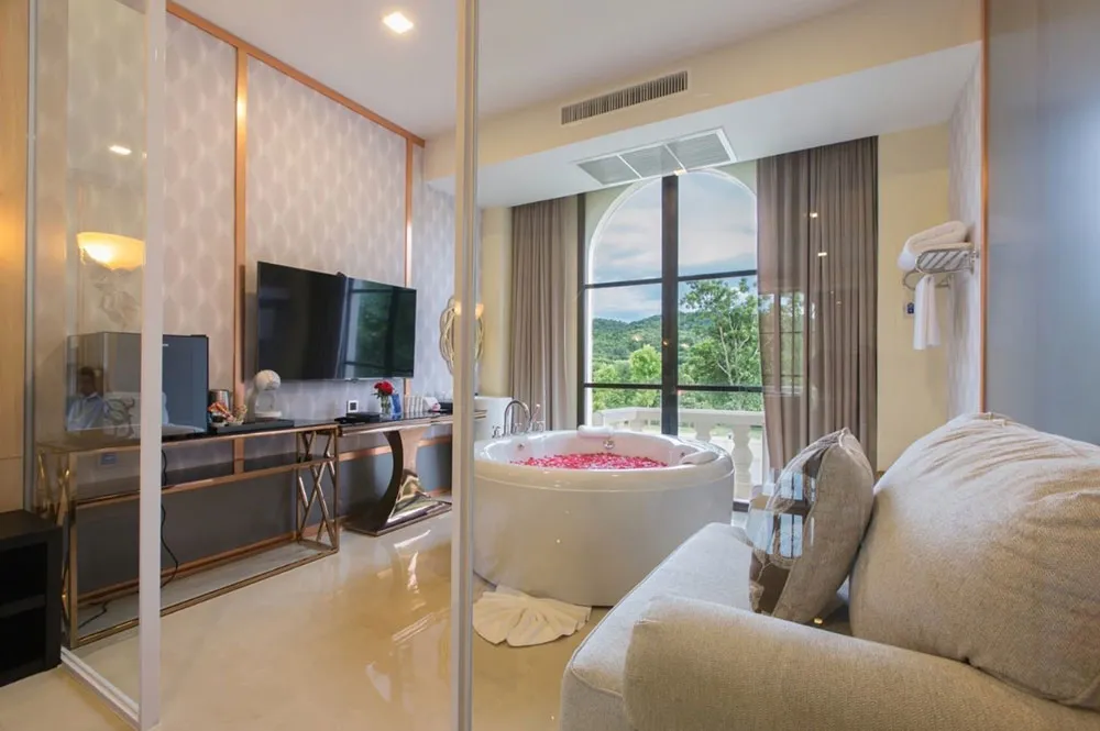 8005 honeymoon room balcony