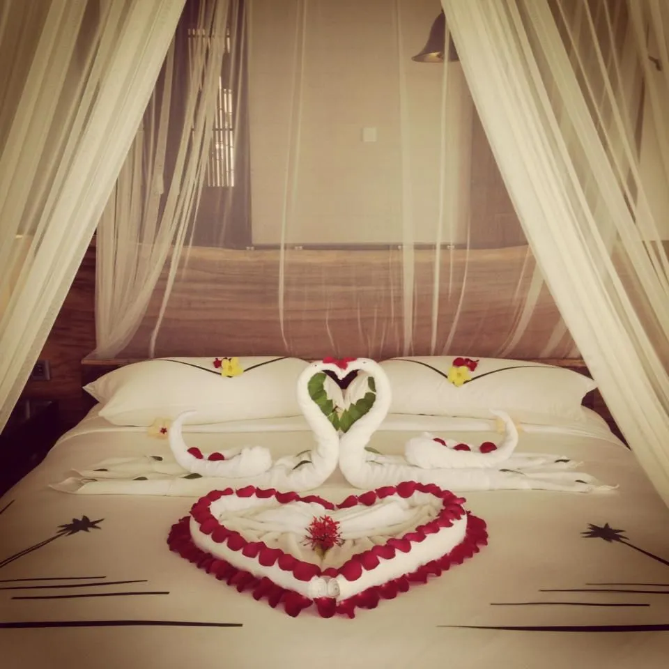 8005 honeymoon room luxury