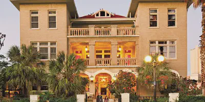 /img/8022-couple-honeymoon.webp
