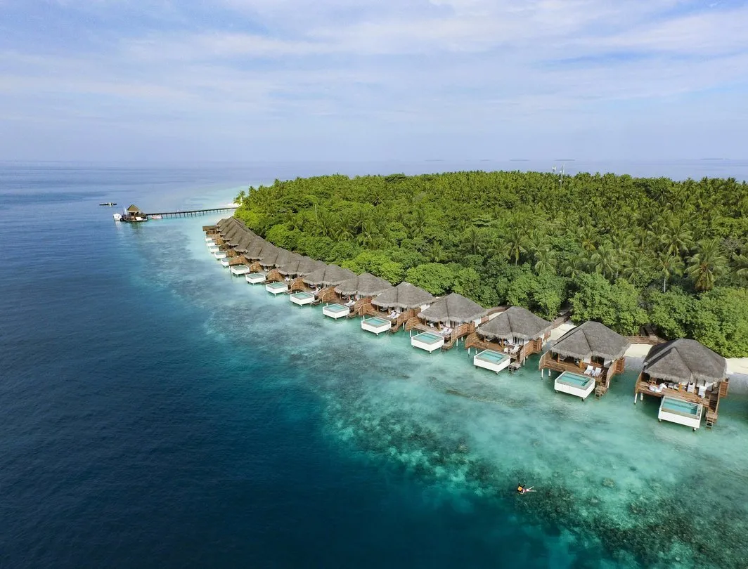 8023 maldives honeymoon beach