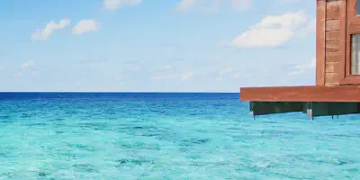 /img/8023-maldives-resort-arrival.webp