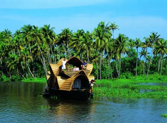 /img/8030-honeymoon-couple.webp
