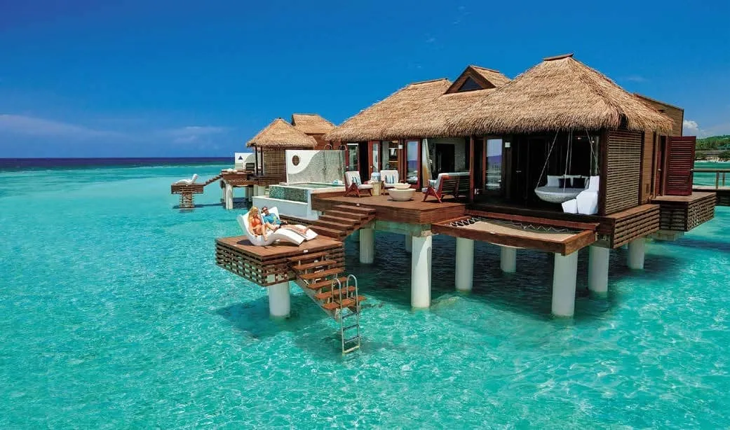/img/8031-romantic-honeymoon-tips.webp