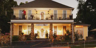 /img/8050-branson-activities.webp