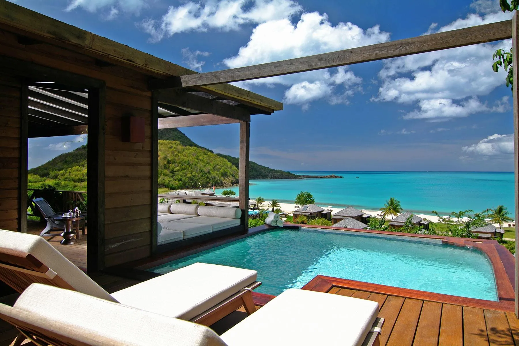 /img/8051-secrets-maroma-beach.webp