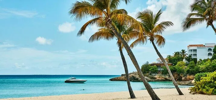 /img/8054-anguilla-couple-beach.webp