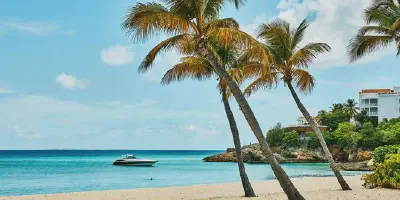 /img/8054-anguilla-couple-beach.webp