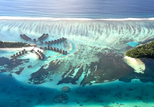8057 maldives honeymoon island overwater bungalow