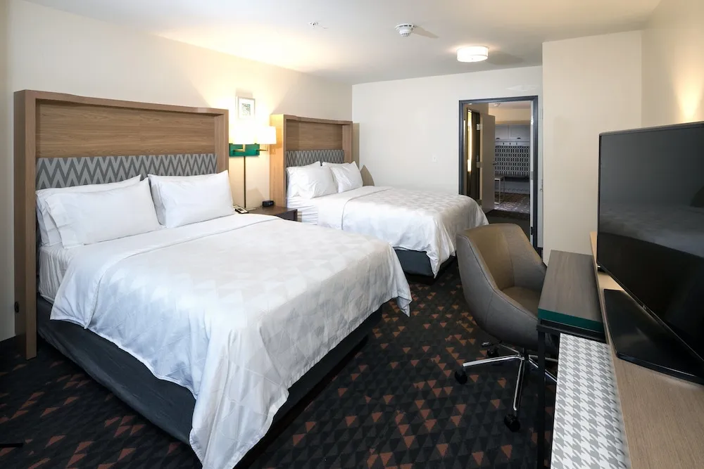 8059 honeymoon suite amenities