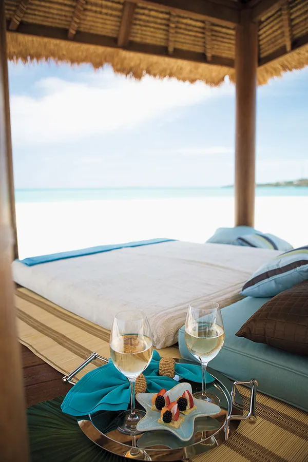 /img/8065-couple-honeymoon-bahamas.webp