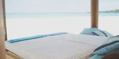 /img/8065-couple-honeymoon-bahamas.webp